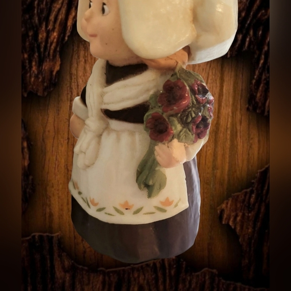 VINTAGE HALLMARK CARDS INC. PILGRIM SALT AND PEPPER SHAKER SET THANKSGIVING 1981 - Picture 4 of 9